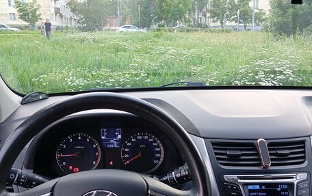 Hyundai Solaris II рестайлинг, 2015 год, 840 000 рублей, 9 фотография