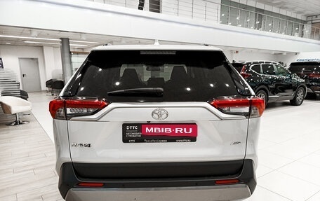 Toyota RAV4, 2021 год, 3 160 000 рублей, 10 фотография