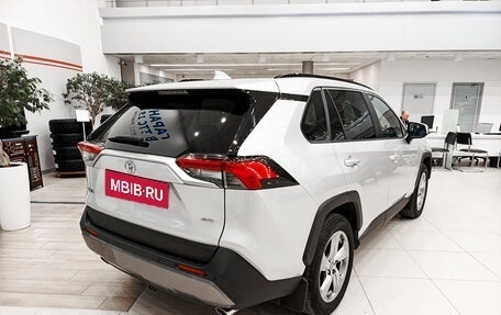 Toyota RAV4, 2021 год, 3 160 000 рублей, 9 фотография