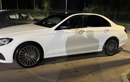Mercedes-Benz E-Класс, 2019 год, 3 500 000 рублей, 4 фотография