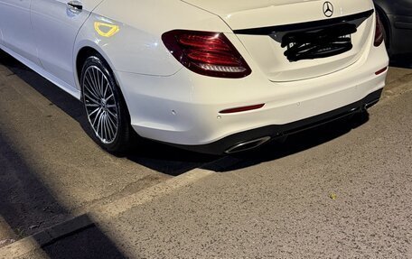 Mercedes-Benz E-Класс, 2019 год, 3 500 000 рублей, 3 фотография