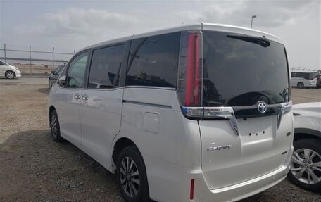 Toyota Esquire I, 2020 год, 3 100 000 рублей, 4 фотография