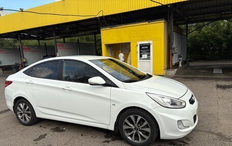 Hyundai Solaris II рестайлинг, 2013 год, 700 000 рублей, 2 фотография