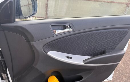 Hyundai Solaris II рестайлинг, 2013 год, 700 000 рублей, 15 фотография