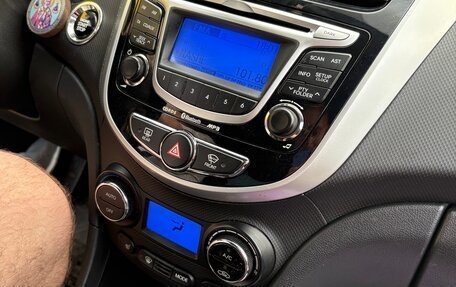 Hyundai Solaris II рестайлинг, 2013 год, 700 000 рублей, 19 фотография