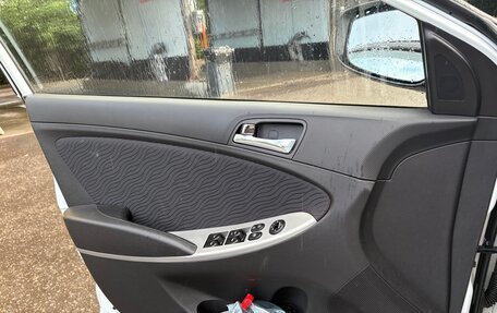 Hyundai Solaris II рестайлинг, 2013 год, 700 000 рублей, 14 фотография