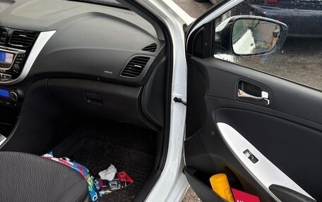 Hyundai Solaris II рестайлинг, 2013 год, 700 000 рублей, 17 фотография