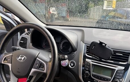 Hyundai Solaris II рестайлинг, 2013 год, 700 000 рублей, 12 фотография