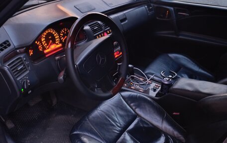 Mercedes-Benz E-Класс, 1996 год, 650 000 рублей, 3 фотография