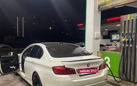 BMW 5 серия, 2011 год, 1 200 000 рублей, 3 фотография