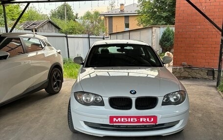 BMW 1 серия, 2011 год, 890 000 рублей, 21 фотография