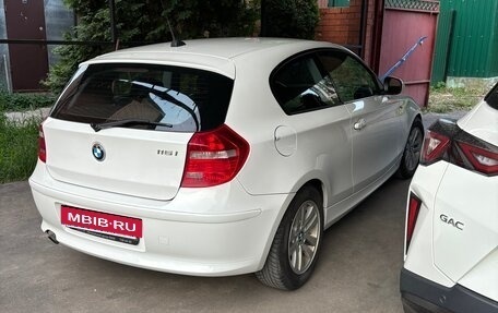 BMW 1 серия, 2011 год, 890 000 рублей, 24 фотография