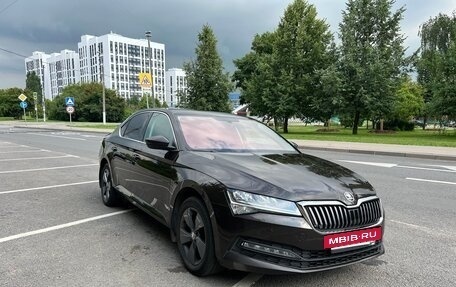 Skoda Superb III рестайлинг, 2021 год, 3 200 000 рублей, 2 фотография