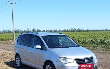 Volkswagen Touran III, 2008 год, 800 000 рублей, 2 фотография