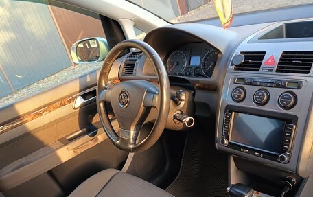 Volkswagen Touran III, 2008 год, 800 000 рублей, 26 фотография