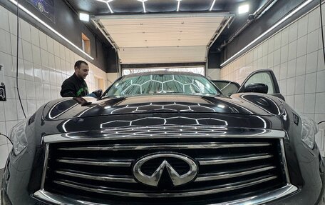 Infiniti QX70, 2016 год, 2 590 000 рублей, 11 фотография