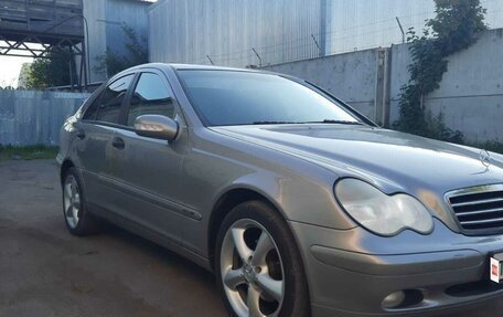 Mercedes-Benz C-Класс, 2004 год, 1 100 000 рублей, 7 фотография