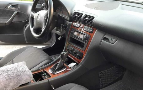 Mercedes-Benz C-Класс, 2004 год, 1 100 000 рублей, 18 фотография