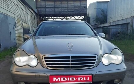 Mercedes-Benz C-Класс, 2004 год, 1 100 000 рублей, 2 фотография