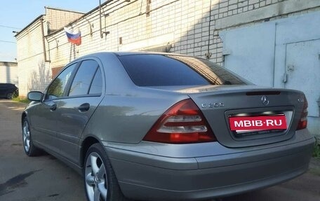 Mercedes-Benz C-Класс, 2004 год, 1 100 000 рублей, 6 фотография