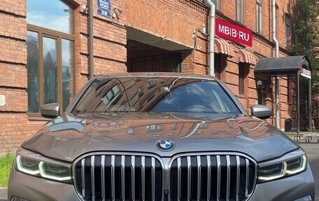BMW 7 серия, 2021 год, 7 000 000 рублей, 3 фотография