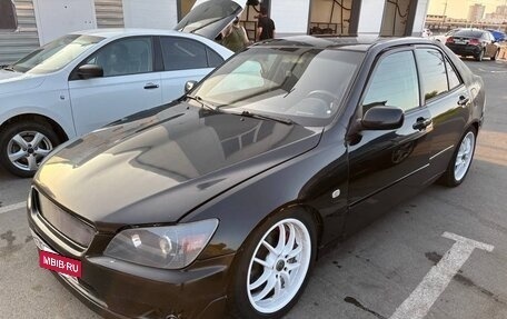 Lexus IS II рестайлинг 2, 2000 год, 550 000 рублей, 1 фотография