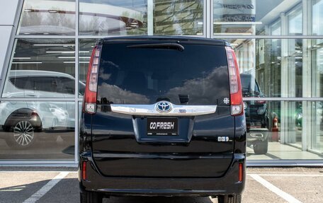 Toyota Noah III, 2015 год, 1 650 000 рублей, 4 фотография