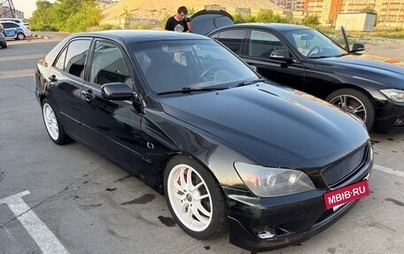 Lexus IS II рестайлинг 2, 2000 год, 550 000 рублей, 3 фотография