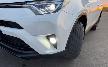 Toyota RAV4, 2018 год, 2 500 000 рублей, 17 фотография