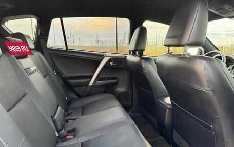 Toyota RAV4, 2018 год, 2 500 000 рублей, 28 фотография