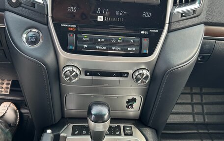 Toyota Land Cruiser 200, 2017 год, 6 650 000 рублей, 9 фотография