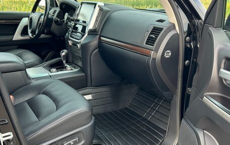 Toyota Land Cruiser 200, 2017 год, 6 650 000 рублей, 2 фотография