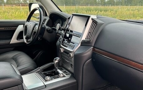 Toyota Land Cruiser 200, 2017 год, 6 650 000 рублей, 3 фотография