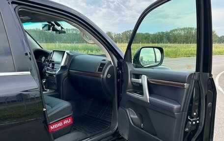 Toyota Land Cruiser 200, 2017 год, 6 650 000 рублей, 4 фотография
