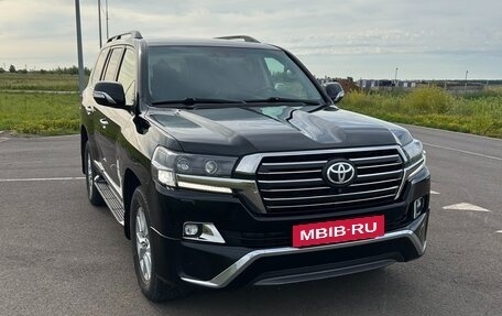 Toyota Land Cruiser 200, 2017 год, 6 650 000 рублей, 21 фотография
