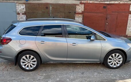 Opel Astra J, 2011 год, 600 000 рублей, 1 фотография