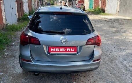 Opel Astra J, 2011 год, 600 000 рублей, 3 фотография