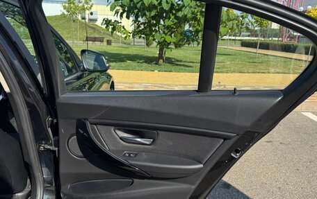 BMW 3 серия, 2018 год, 2 390 000 рублей, 10 фотография