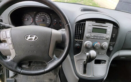 Hyundai H-1 II рестайлинг, 2011 год, 1 900 000 рублей, 3 фотография