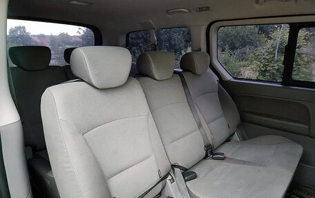 Hyundai H-1 II рестайлинг, 2011 год, 1 900 000 рублей, 4 фотография