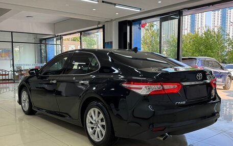 Toyota Camry, 2021 год, 2 250 000 рублей, 4 фотография