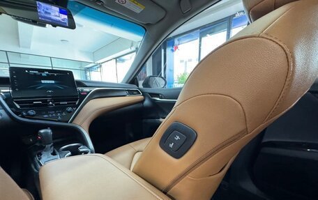 Toyota Camry, 2021 год, 2 250 000 рублей, 13 фотография