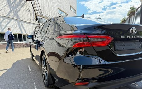 Toyota Camry, 2021 год, 3 820 000 рублей, 2 фотография