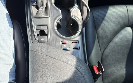 Toyota Camry, 2021 год, 3 820 000 рублей, 10 фотография