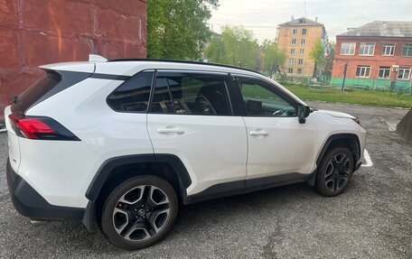 Toyota RAV4, 2019 год, 2 700 000 рублей, 4 фотография