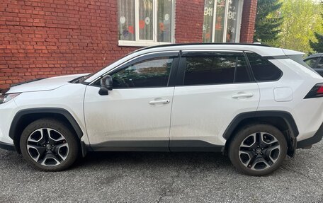Toyota RAV4, 2019 год, 2 700 000 рублей, 5 фотография