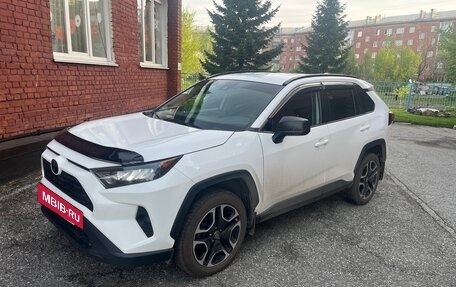 Toyota RAV4, 2019 год, 2 700 000 рублей, 3 фотография