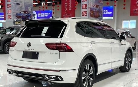 Volkswagen Tiguan II, 2022 год, 2 420 000 рублей, 2 фотография