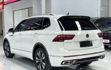 Volkswagen Tiguan II, 2022 год, 2 420 000 рублей, 10 фотография