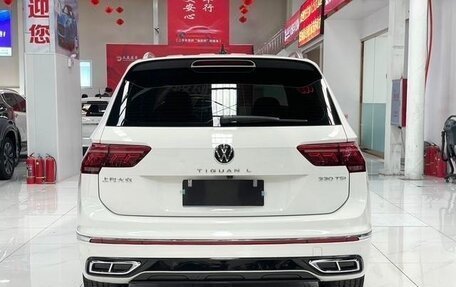 Volkswagen Tiguan II, 2022 год, 2 420 000 рублей, 11 фотография